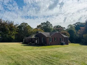 The Vintage Rose Farmhouse - Image 2