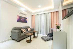 Designer Suite: Pool, Fast Wi-Fi, VIP Parking - Image 2