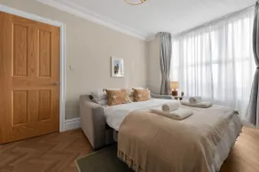 WhiskAwayStays - Sebright Avenue - Luxury Home - Image 5
