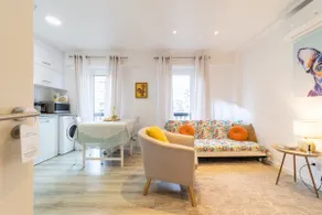 Elegant 2 Bedrooms Apartment with Balconies in Lisbon - Image 4