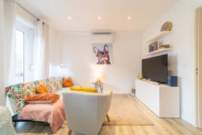 Elegant 2 Bedrooms Apartment with Balconies in Lisbon - Image 2