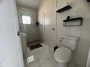 RE Tranquility 1-bedroom 24h security entire home - Image 5