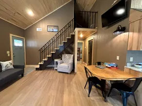 Charming, Spacious Sandtown Cabin - Image 3