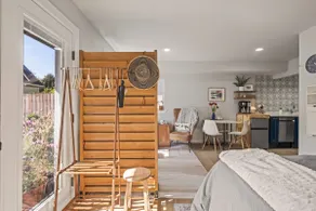 Seattle Garden Studio · Fenced Yard · Dogs Welcome - Image 2