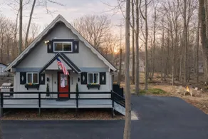 Cozy Cabin Retreat in the Poconos Summit - Image 5