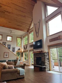 Gallup Creek Lodge in downtown Glacier! - Image 2