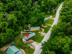 Creekside Cabin + Pool • 10 Mins to Thunder Ridge - Image 4