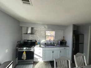 Home in Eureka - Image 4