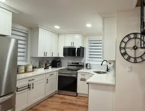 Luxury 3BR • Sleeps 10 • Walk to Metro • Parking - Image 2