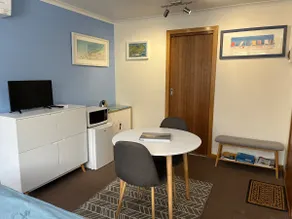 Coastal Sojourn Bungalow - Image 4