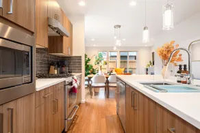 Spacious Modern House Rooftop Backyard Loft 3B2.5B - Image 4