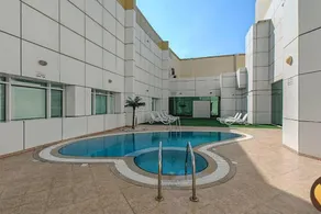 Cosmos Living Work-Friendly Studio Metro Access - Image 2