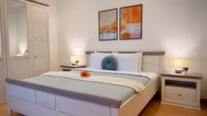 Premium Stay - Spacious 3BR with Balcony - Image 5