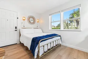 I Seaside Suite I Just steps to the beach I - Image 3