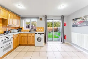 Spacious 3-Bed Bristol Home Near City Centre - Image 5