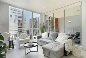 Mascot 2BR With Free Parking | Near Airport & CBD - Image 3