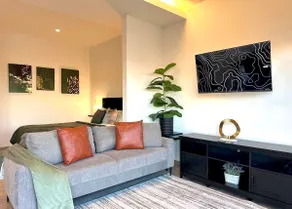 Sky Loft Cozy Modern Loft Above the City - Image 5