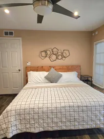 Large yard- grill - fast wifi-near SPI- Space X - Image 5