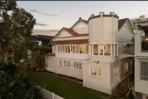 Hilltop Hideaway 4 bedroom home - Image 4