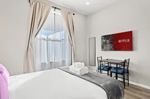 Ontario Urban Mini Suite 3 Bedrooms - Image 4