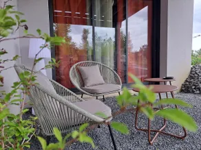 L'Horizon 7-5 intimate private patio and garden - Image 4