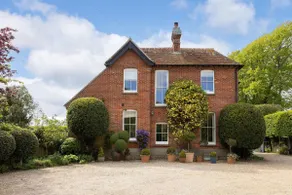 House & Annexe Sleeps 18 Heated Pool - Image 3