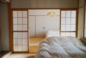 Shoe Cream Inn Higashikawa [Spacious 110 ㎡ unit | Heart of the town | Convenience store, izakaya, within walking distance] - Image 5