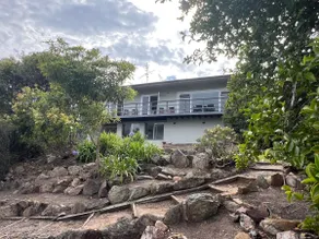 Central 3-Bedroom Home Overlooking Wagonga Inlet - Image 2
