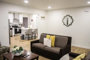 Bright & Cozy Home Base near Airport & Atlanta - Image 5