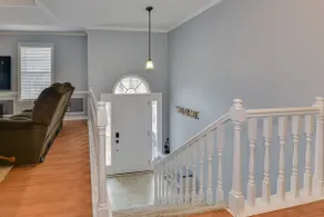 Comfortable home with modern ammenities - Image 3