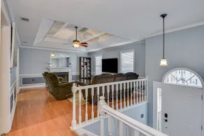 Comfortable home with modern ammenities - Image 4