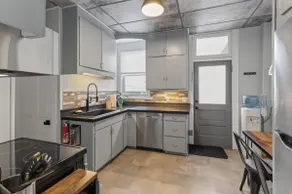 Brick Loft | Historic Downtown Walk-Up + Parking - Image 4