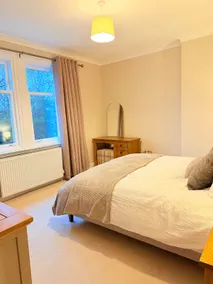 Bright and spacious 2 bedroom flat - Image 4
