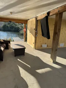 Cute little updated waterfront house - Image 4