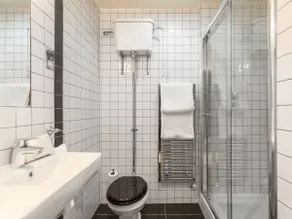 In a | Medium Room - Image 5