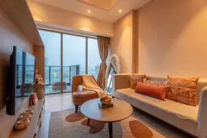 Penthaus Studio 17|Aravali View|Empire of Sun - Image 2