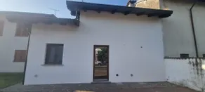 Detached house with courtyard - Image 4