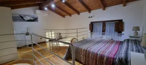 Detached house with courtyard - Image 3