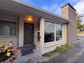 Cute Cottage House in Convenient Location - Image 3