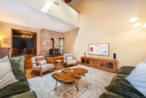 Private 6 Acre Retreat Near Perona Farms - Image 4