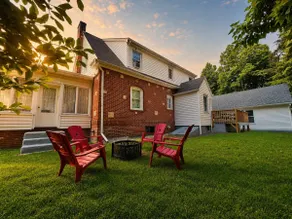 Enclosed Hot Tub, King Bed, 3 bdrm, close to town - Image 2