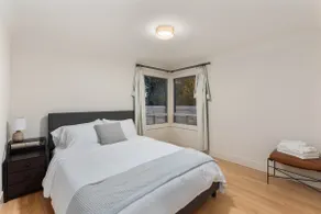Centrally Located Bungalow | Green Lake & Parking - Image 4