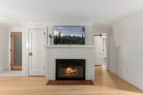 Centrally Located Bungalow | Green Lake & Parking - Image 2