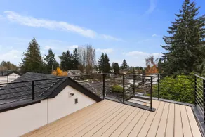 Modern Seattle Stay • Rooftop Views & Ensuite BRs - Image 5