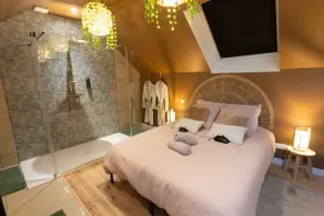 Air-conditioned love room: The Suspended Instant - Image 2