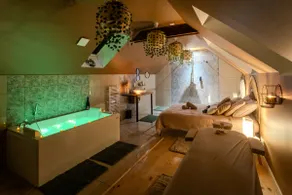 Air-conditioned love room: The Suspended Instant - Image 4