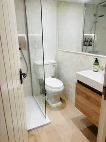 Private Studio, Own Entrance, Kitchen & Bathroom, Fast WiFi - Image 4