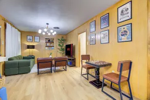 Retro Retreat 4BRs*10 beds*pool*3TVs*Hobby airport - Image 5