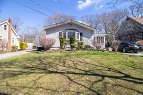 Peaceful 3BR Garden Cottage - Long Island Escape - Image 3