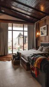 YellowStone chalet smart with infinite pool. - Image 3